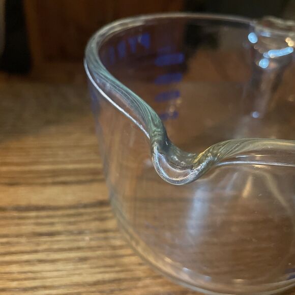 Vintage Pyrex 4 Cup Blue Lettering Handled Measuring Cup USA Made - Picture 3 of 7